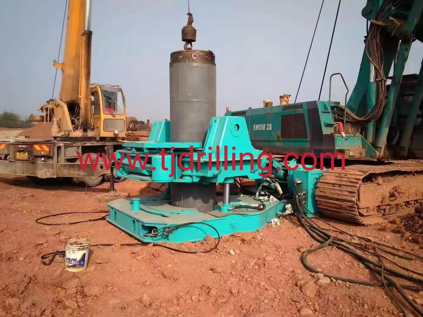 Casing Oscillator Foundation Drill Rig Type Od1200mm Connect on Liebherr-Lb28 Rotary Rig for Cased Bored Pile Foundation