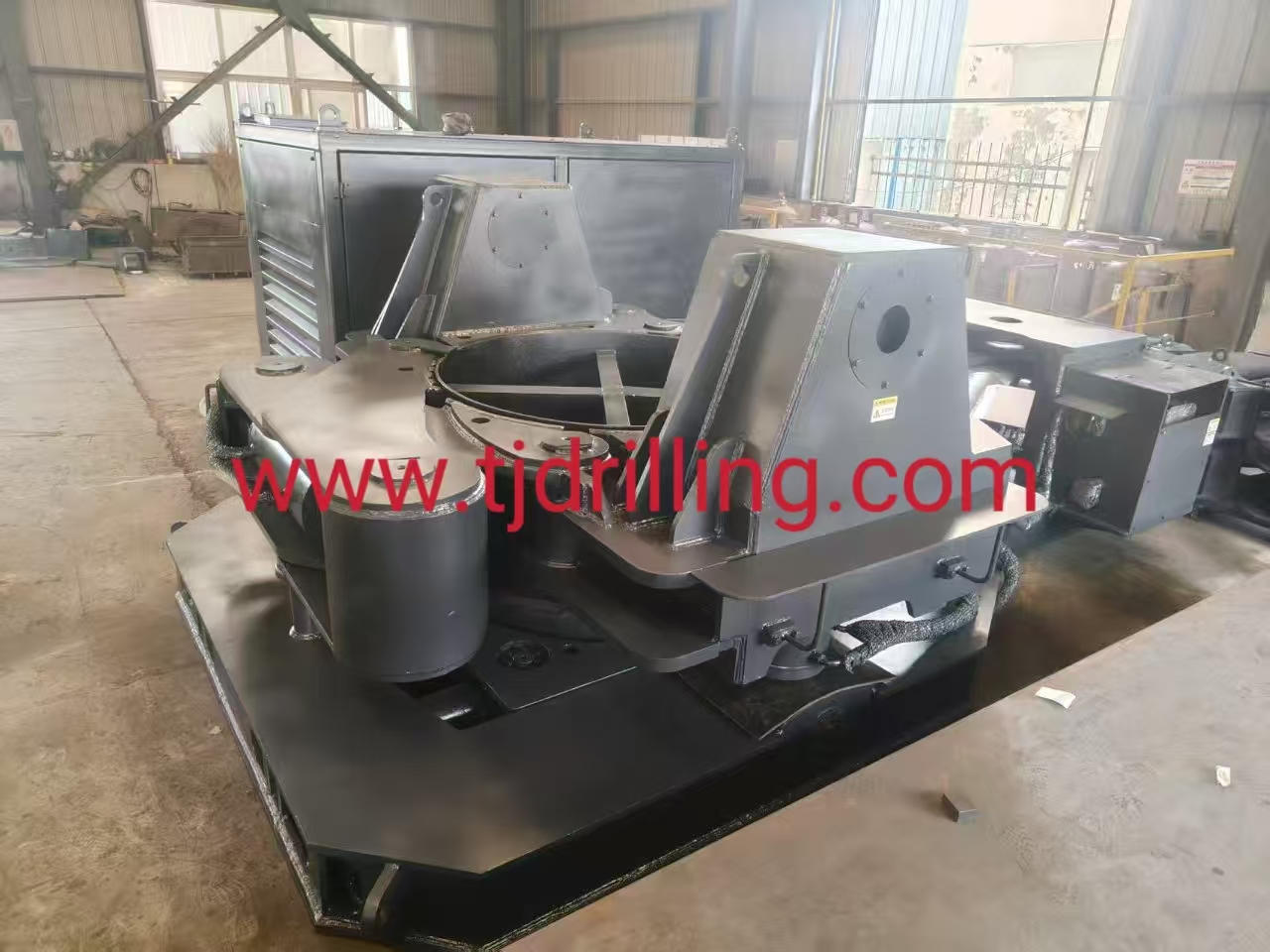 Foundation Drill Rig Type Casing Oscillator Hydraulic Type 1300mm Connect on Bau-Er Bg28 Drill Rig with Euro Tier5 Emiss
