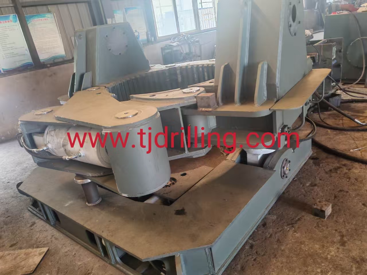 Sell 1200mm Hydraulic Casing Oscillator Connected on Rig Short Version Used for Pile Foundation Work