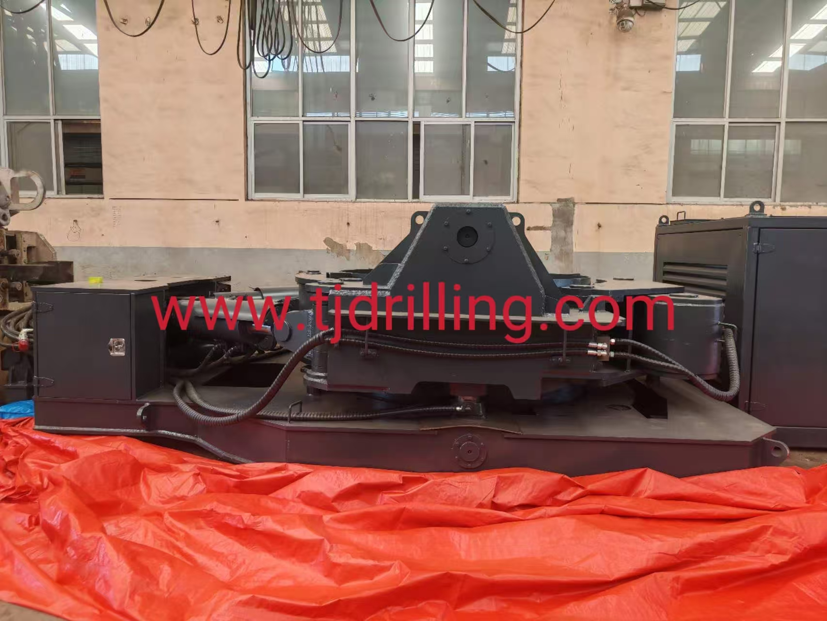 2000mm Casing Oscillator Hydraulic Type Connect on Bauer-Bg28 Rotary Drill Rig for Cased Bored Pile Foundation