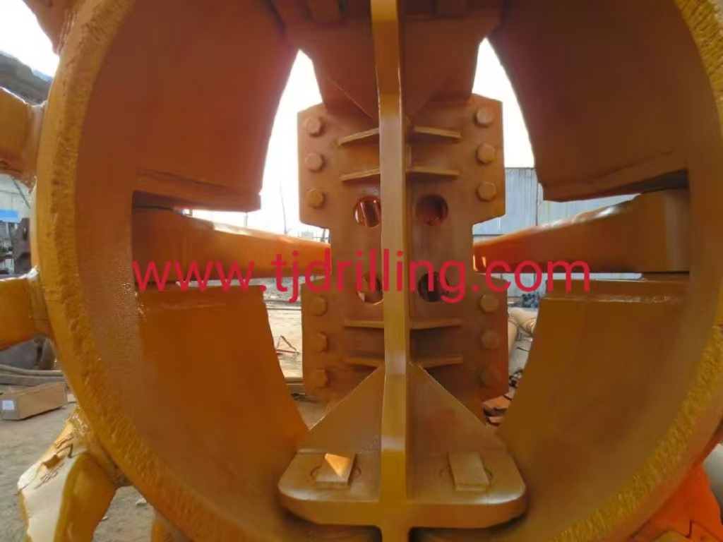 1500mm Spherical Hammer Grab Used Together with Casing Oscillator for Cased Bored Pile Foundation Work